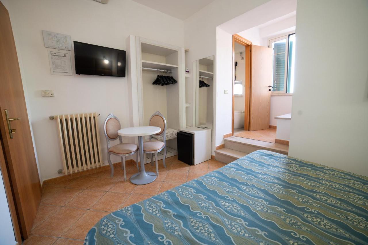 Hotel Villa A Mare Rodi Garganico Exteriör bild