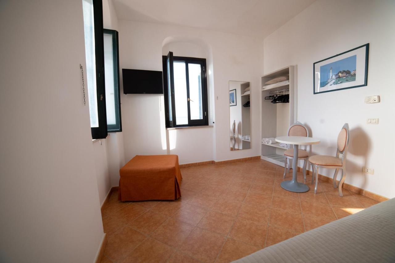 Hotel Villa A Mare Rodi Garganico Exteriör bild