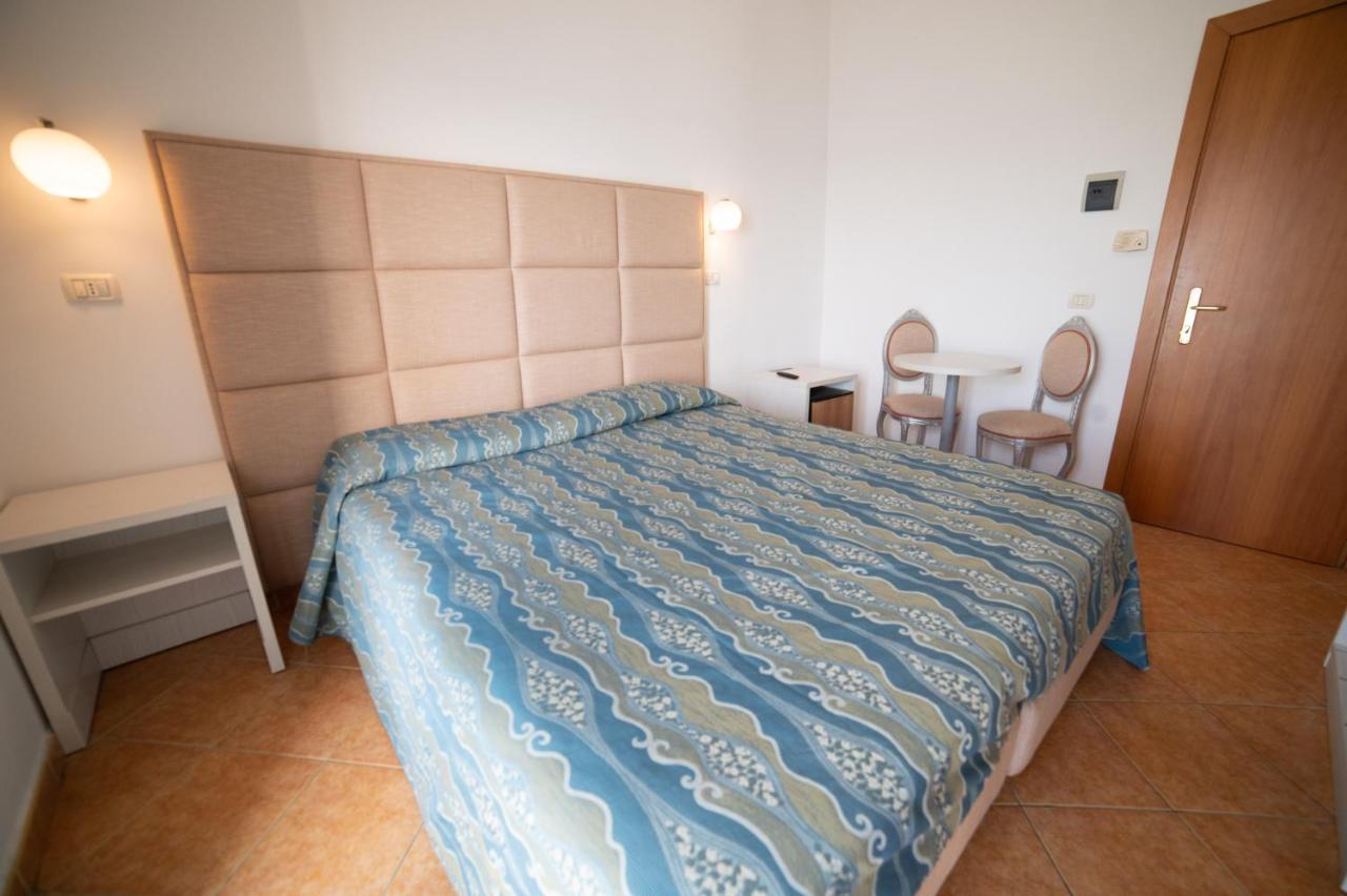 Hotel Villa A Mare Rodi Garganico Exteriör bild