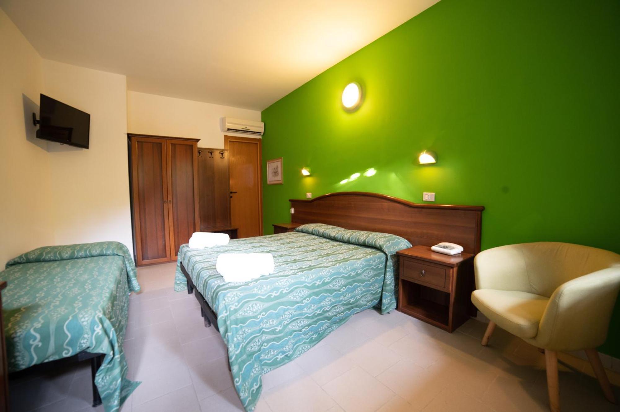 Hotel Villa A Mare Rodi Garganico Exteriör bild