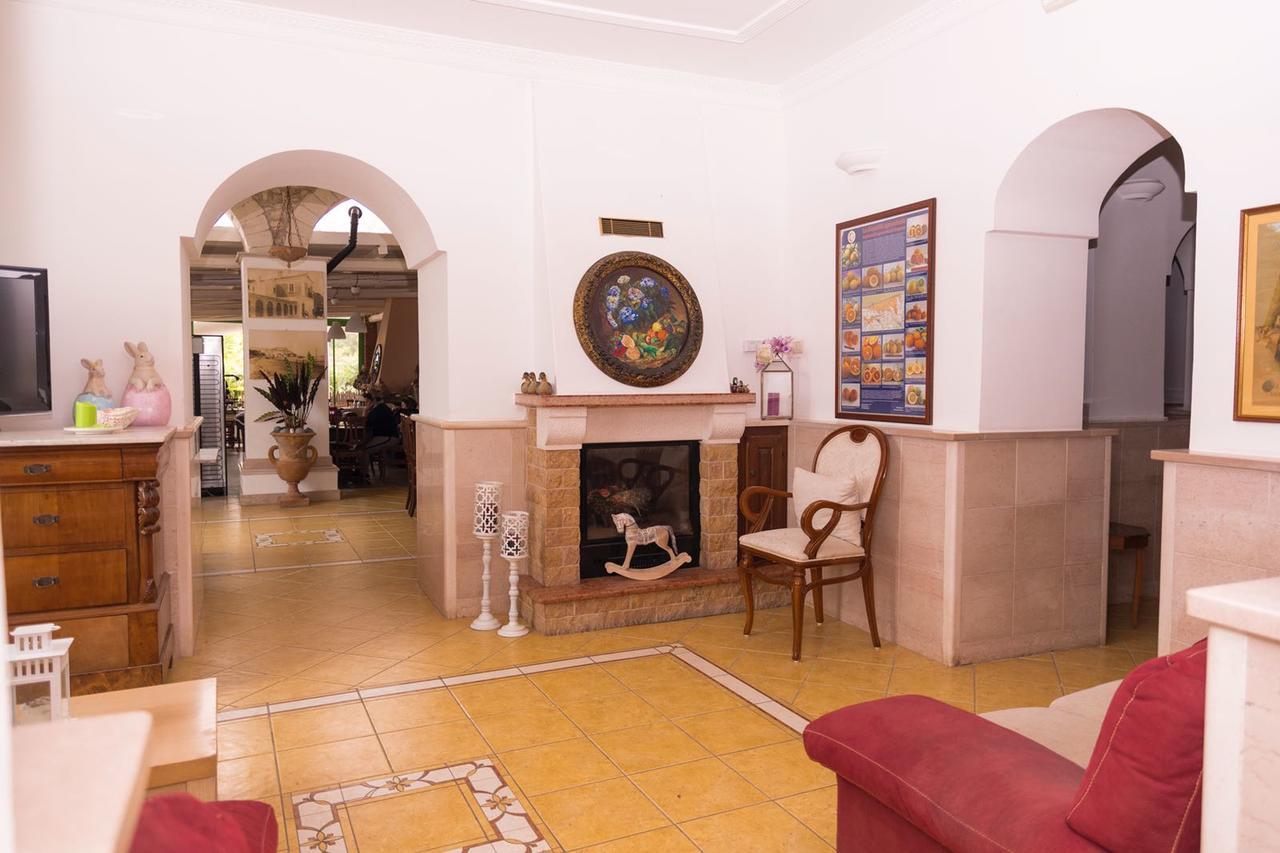 Hotel Villa A Mare Rodi Garganico Exteriör bild